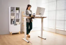 Biurka podnoszone elektrycznie: przewodnik po napędach, udźwigu i kulturze pracy