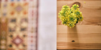 Dlaczego warto zwrócić uwagę na drewniane stoły nierozkładane?