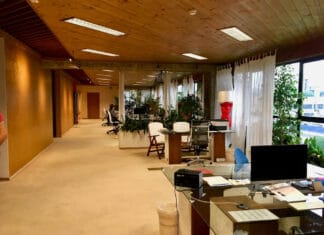 Domowe biuro, które zwiększa komfort pracy – jak stworzyć ergonomiczną i estetyczną przestrzeń?