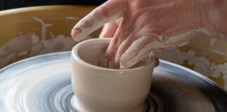 Ceramika Bolesławiecka – Tradycja i Nowoczesność w Twoim Domu