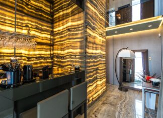 Luksusowe barki z elektroniczną kontrolą temperatury i oświetleniem ekspozycyjnym Nowoczesne luksusowe wnętrze salonu z eleganckim oświetleniem